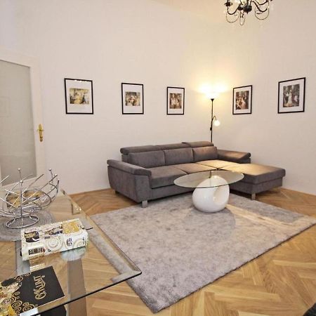 Ferienwohnung Klimt Wina Bagian luar foto